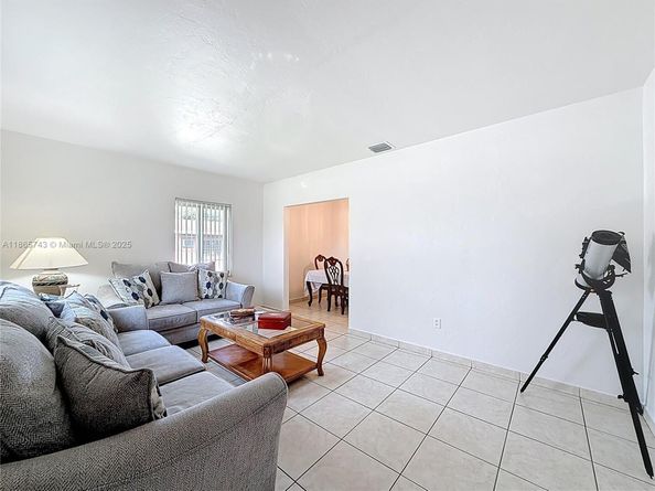 675 W 30th St, Hialeah FL 33012