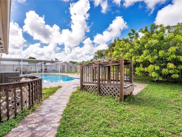 18922 SW 120th Ct, Miami FL 33177