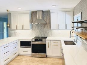 7470 NW 10th Ct, Plantation FL 33313