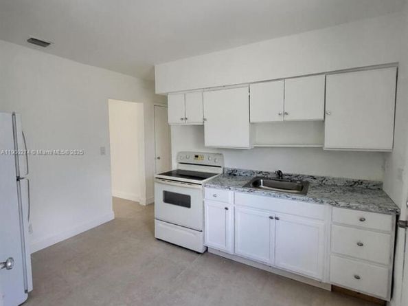 640 - 642 NW 77th St, Miami FL 33150