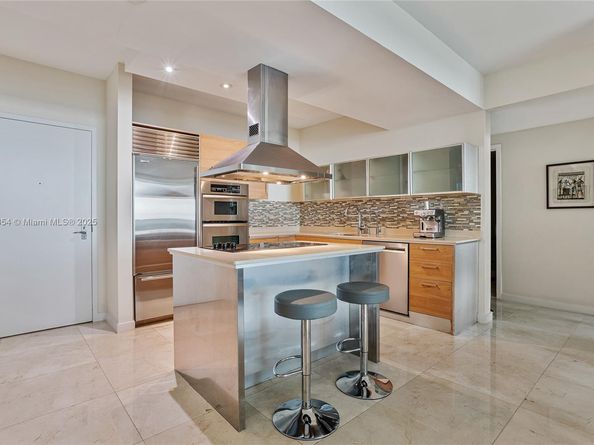 218 SE 14th St 2105, Miami FL 33131