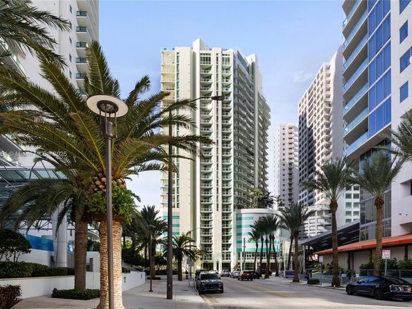 218 SE 14th St 2105, Miami FL 33131