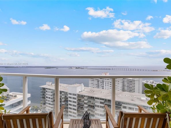 218 SE 14th St 2105, Miami FL 33131