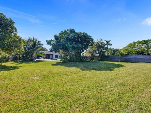 21440 Highland Lakes Blvd, Miami FL 33179