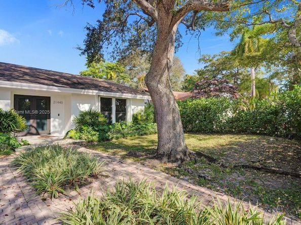 21440 Highland Lakes Blvd, Miami FL 33179
