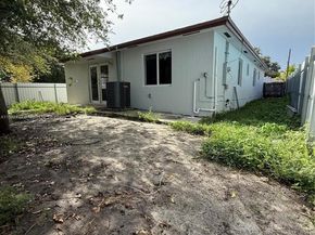 1720 NW 44th St, Miami FL 33142