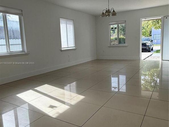 1720 NW 44th St, Miami FL 33142
