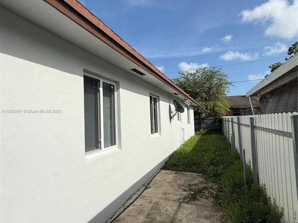 1720 NW 44th St, Miami FL 33142