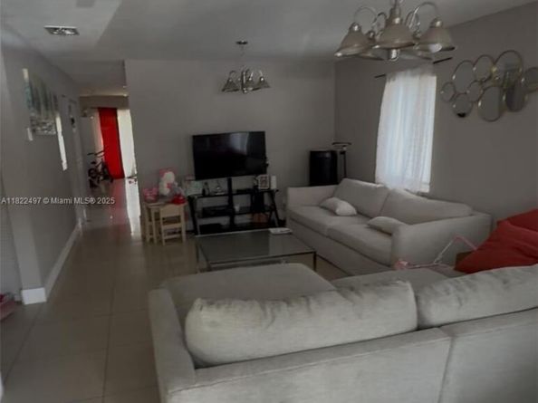 1720 NW 44th St, Miami FL 33142