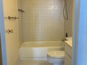 2500 NE 135th St A307, North Miami FL 33181