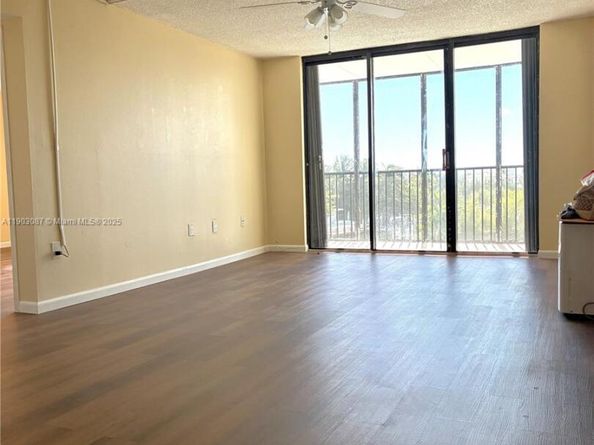 2500 NE 135th St A307, North Miami FL 33181
