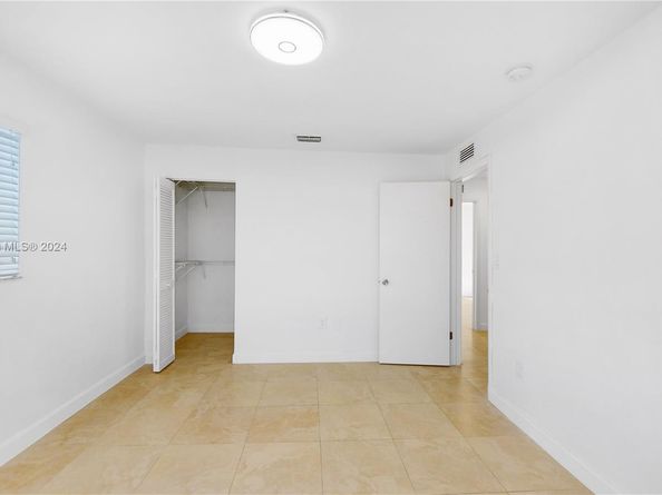 2915 SW 24 Te, Miami FL 33145