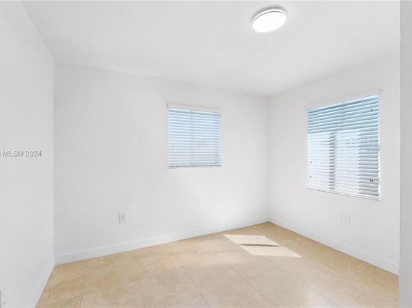 2915 SW 24 Te, Miami FL 33145