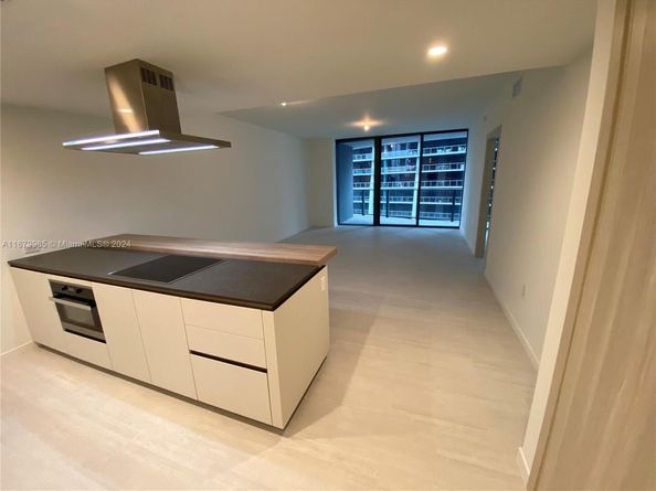 1000 Brickell Plaza 2907, Miami FL 33131