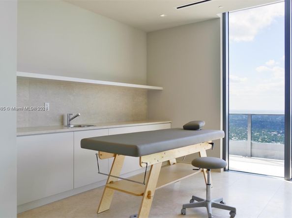 1000 Brickell Plaza 2907, Miami FL 33131