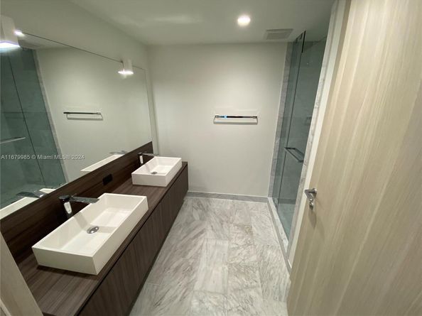 1000 Brickell Plaza 2907, Miami FL 33131