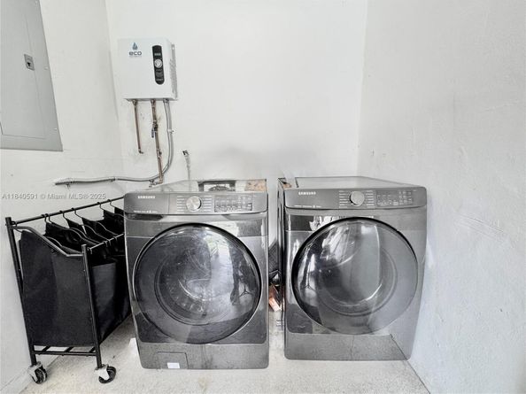 161 NW 46th Ter, Plantation FL 33317