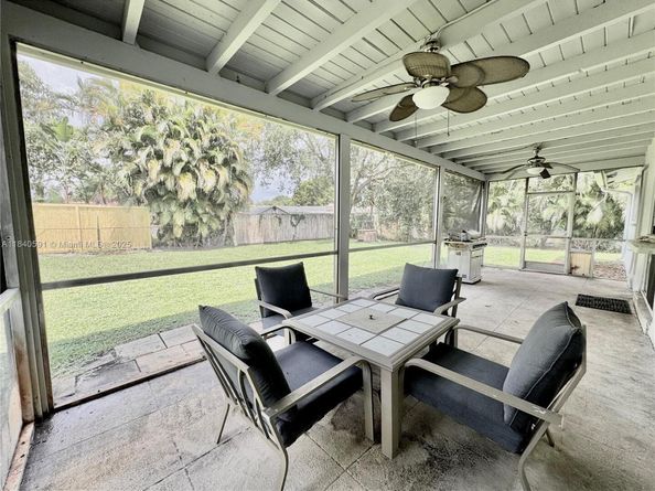 161 NW 46th Ter, Plantation FL 33317