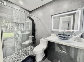 161 NW 46th Ter, Plantation FL 33317
