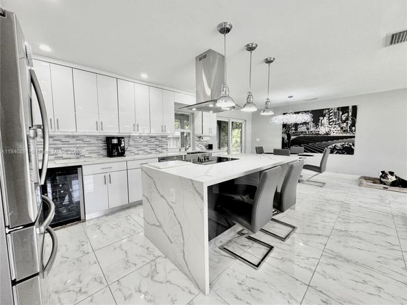 161 NW 46th Ter, Plantation FL 33317