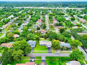 161 NW 46th Ter, Plantation FL 33317