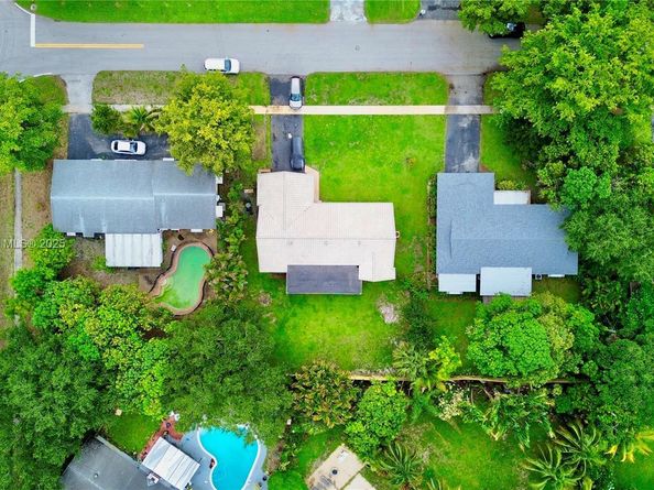 161 NW 46th Ter, Plantation FL 33317