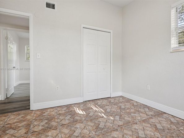 3371 SW 37th St, West Park FL 33023