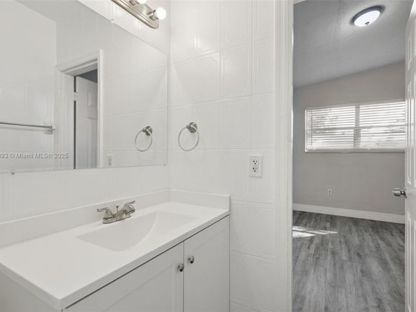 3371 SW 37th St, West Park FL 33023