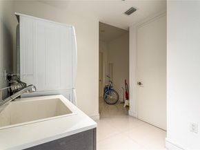 3250 NE 188th St 603, Aventura FL 33180
