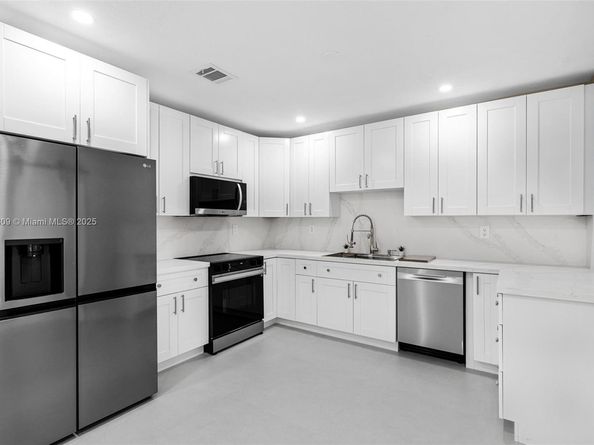 9300 Marine Dr, Cutler Bay FL 33189