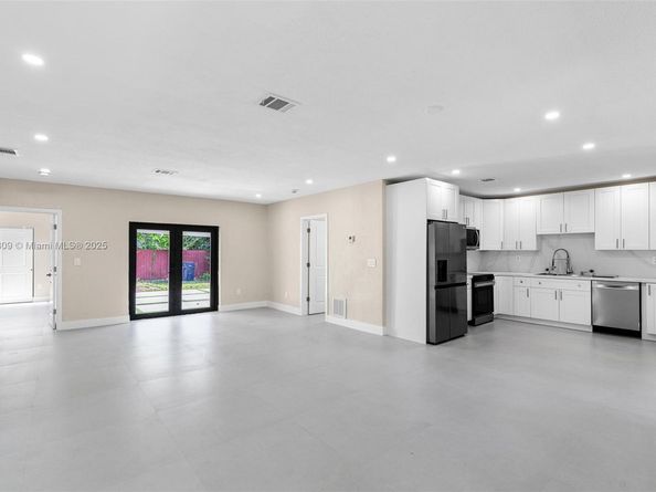 9300 Marine Dr, Cutler Bay FL 33189
