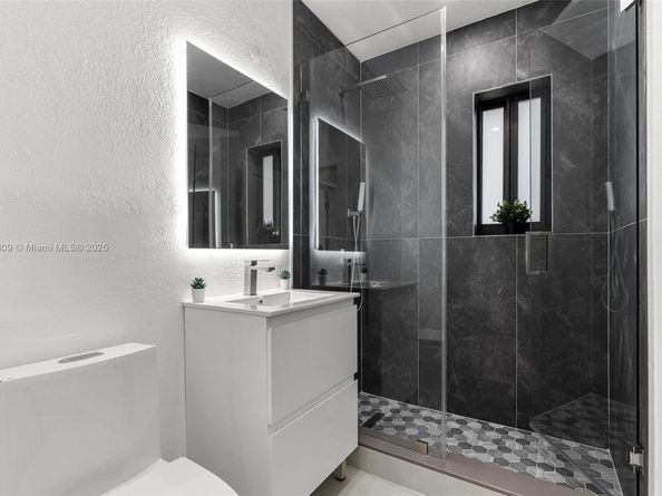 9300 Marine Dr, Cutler Bay FL 33189