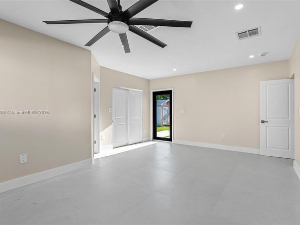 9300 Marine Dr, Cutler Bay FL 33189