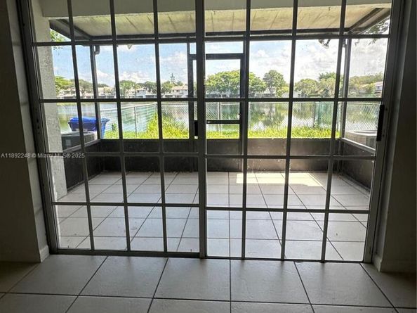10431 NW 3rd St, Pembroke Pines FL 33026