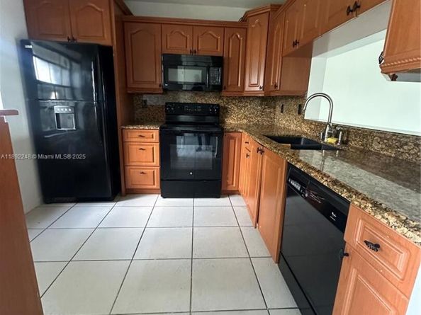10431 NW 3rd St, Pembroke Pines FL 33026