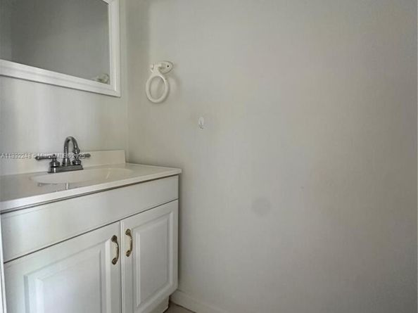 10431 NW 3rd St, Pembroke Pines FL 33026