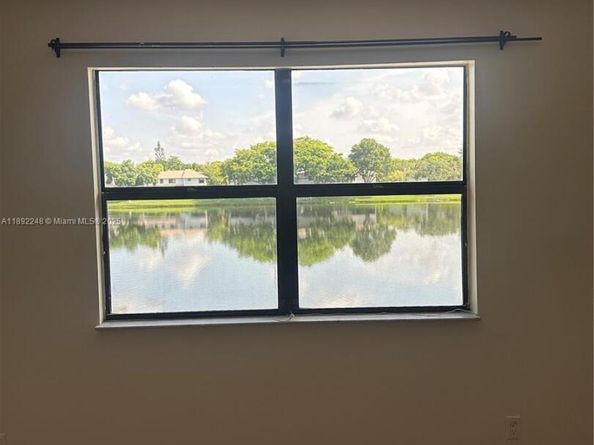 10431 NW 3rd St, Pembroke Pines FL 33026