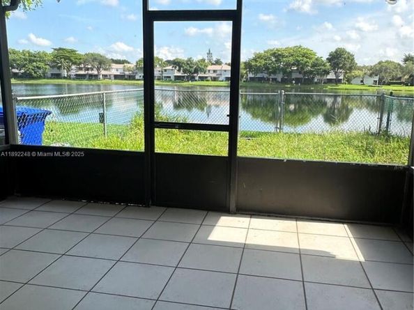 10431 NW 3rd St, Pembroke Pines FL 33026
