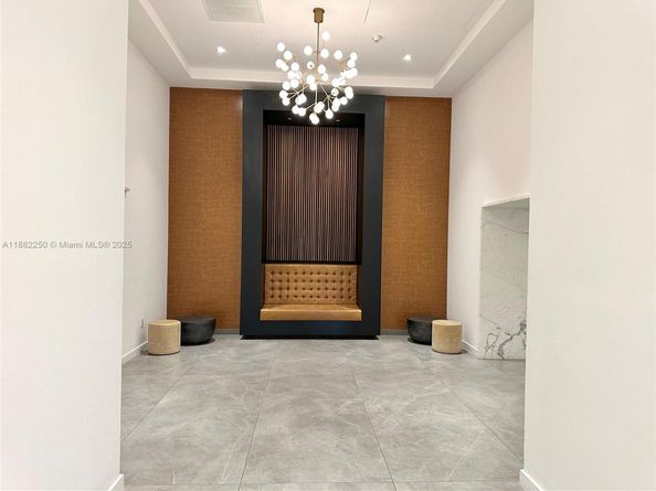 350 S Miami Ave 2215, Miami FL 33130