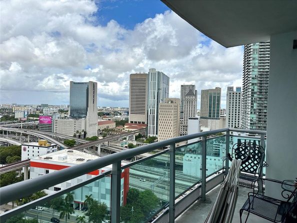 350 S Miami Ave 2215, Miami FL 33130