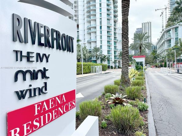 350 S Miami Ave 2215, Miami FL 33130