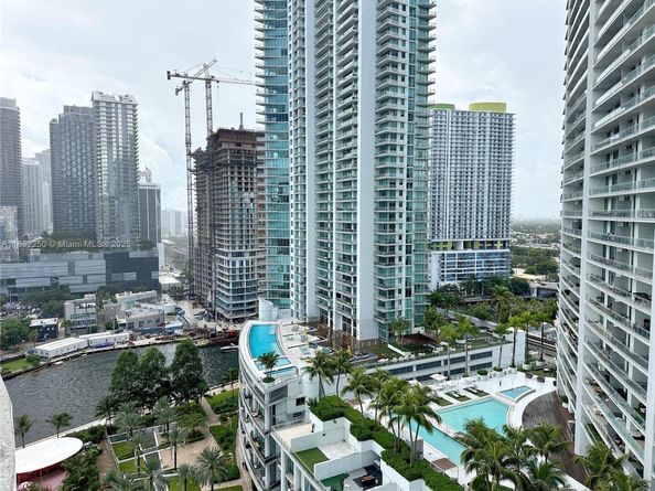 350 S Miami Ave 2215, Miami FL 33130