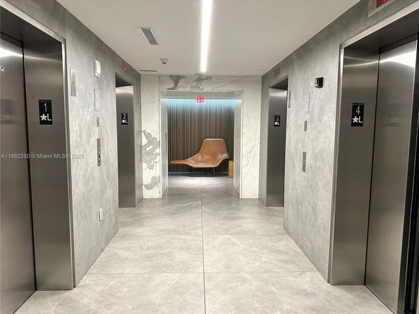 350 S Miami Ave 2215, Miami FL 33130