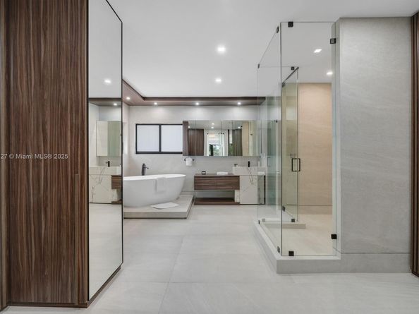 168 Fiesta Way, Fort Lauderdale FL 33301