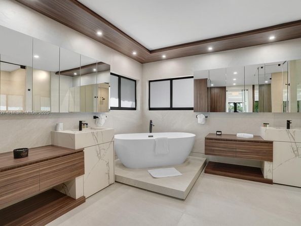 168 Fiesta Way, Fort Lauderdale FL 33301