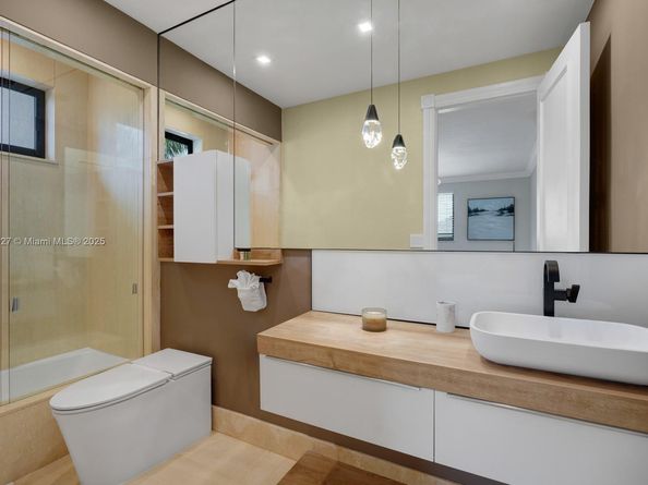 168 Fiesta Way, Fort Lauderdale FL 33301