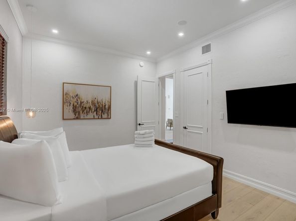 168 Fiesta Way, Fort Lauderdale FL 33301