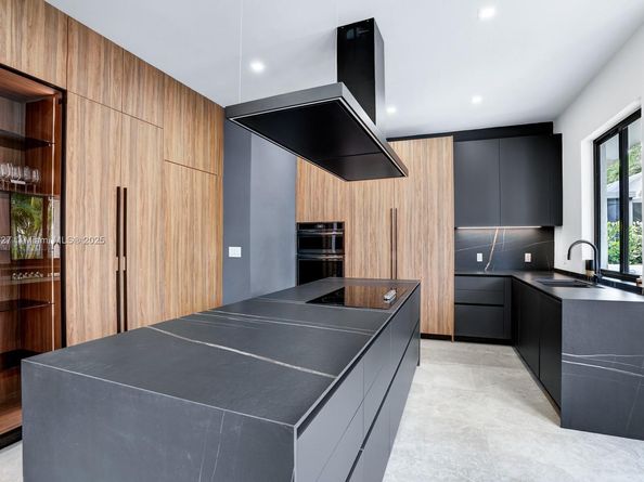 168 Fiesta Way, Fort Lauderdale FL 33301