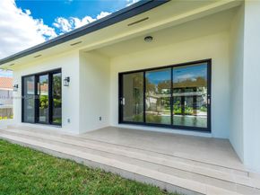 12061 NW 26th St, Plantation FL 33323