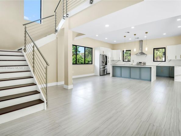 12061 NW 26th St, Plantation FL 33323